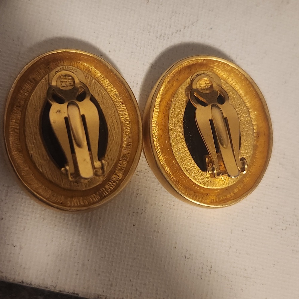 Givenchy Vintage Gold Tone Oval Amber Resin Cabochon Clip On Earrings Logo 4G - Picture 9 of 15